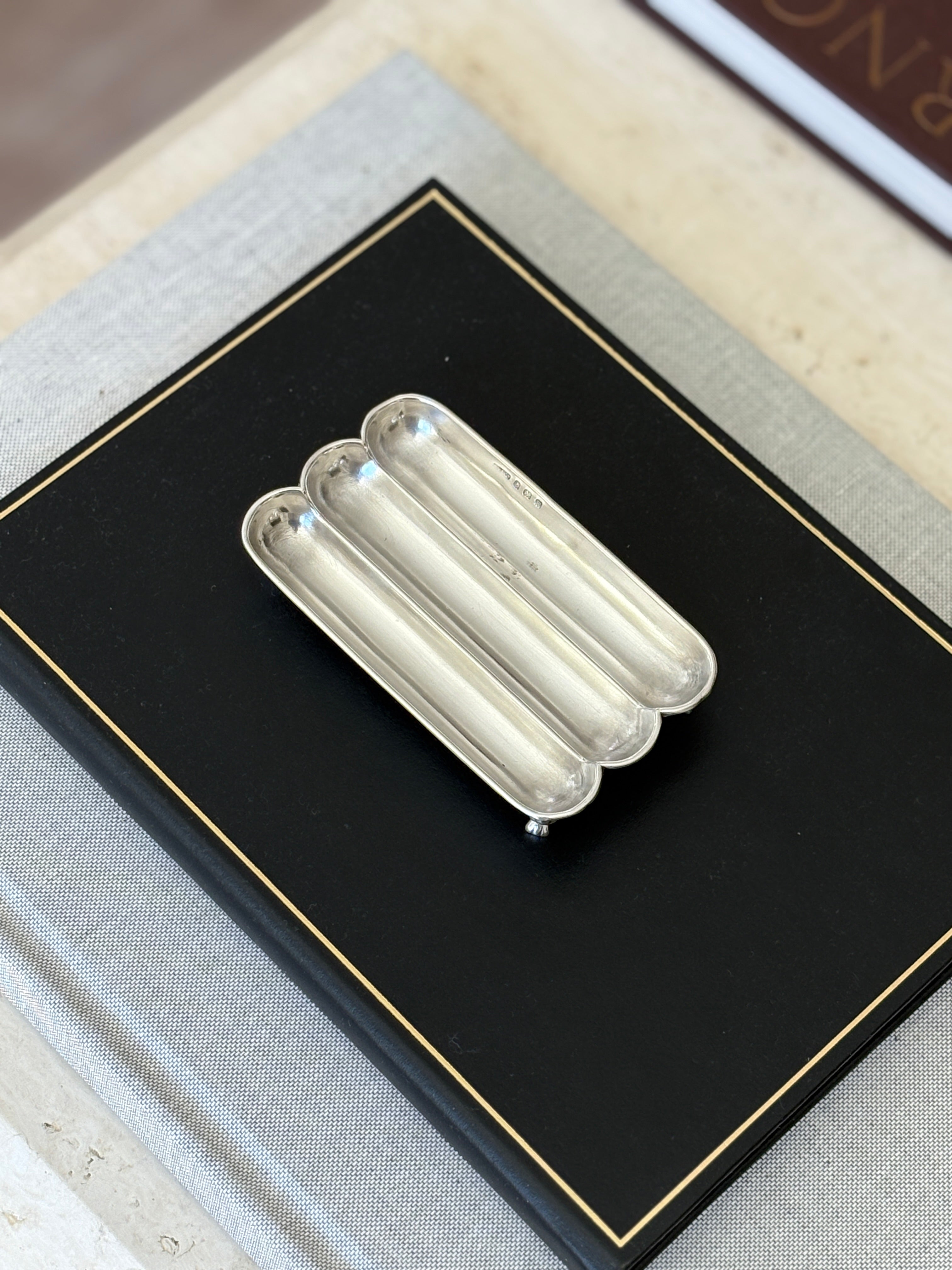 Sterling Silver Footed Cigar Tray – Birmingham 1921 | Collectors Gene