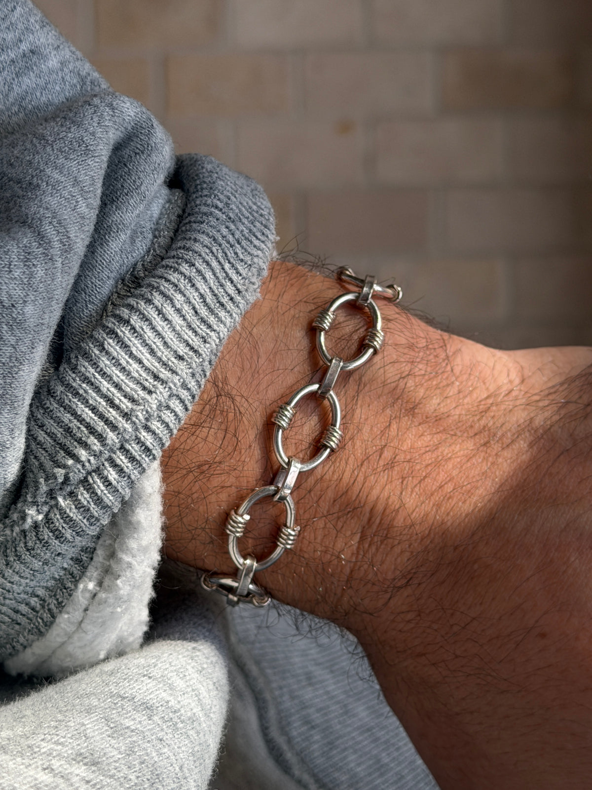 Vintage sterling silver bracelet with alternating oval and ribbed links