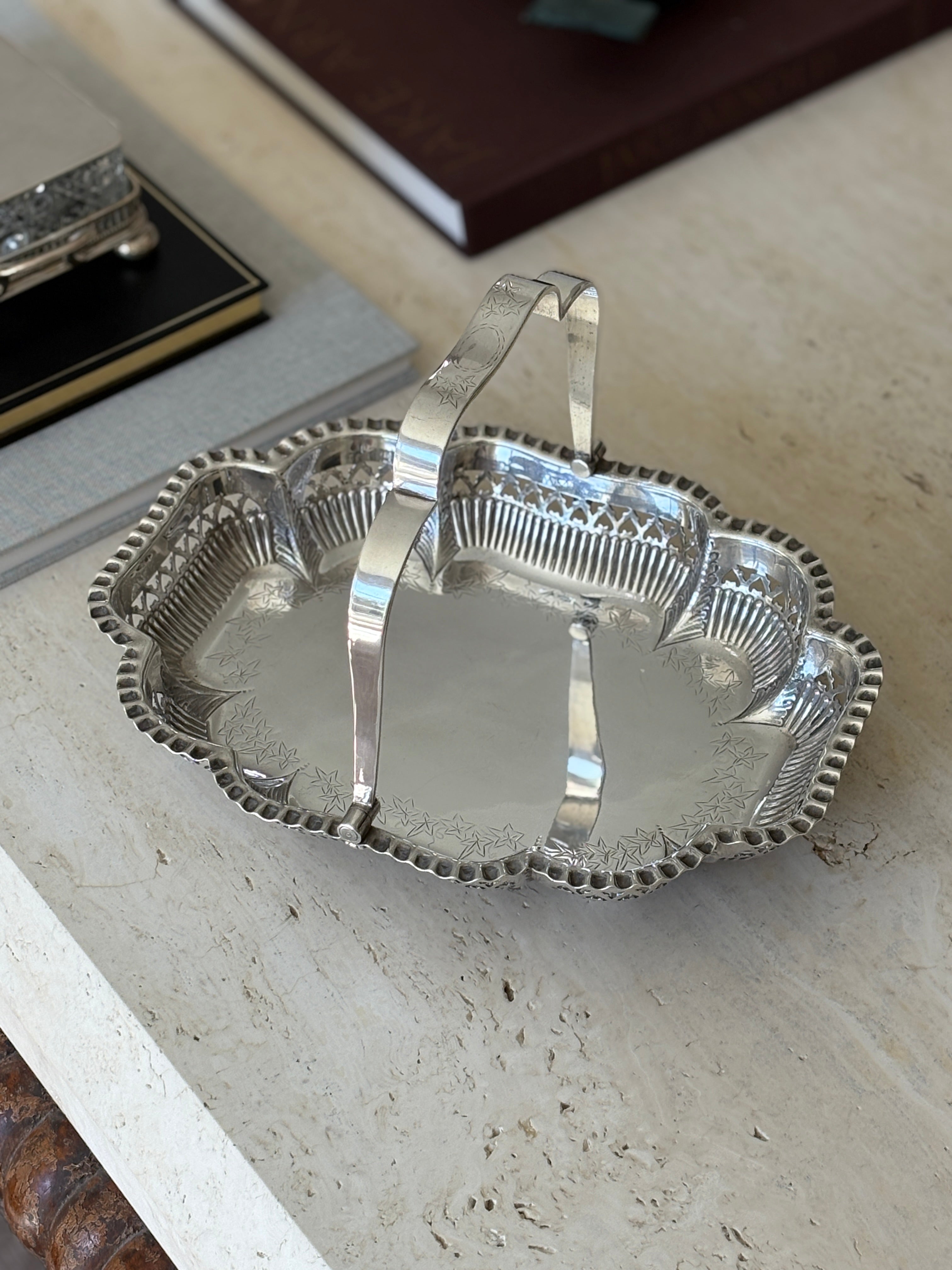 Walker Hall Art Nouveau Silver Plated Bread Basket Serving Tray Sheffield c.1890 | Collectors Gene