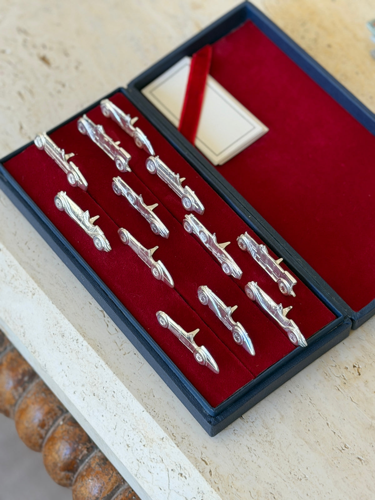 Angled view of the set from one end of the box, showing the ribbon and card