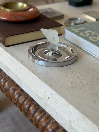 Top-down view into the ashtray bowl showing the cigarette rests