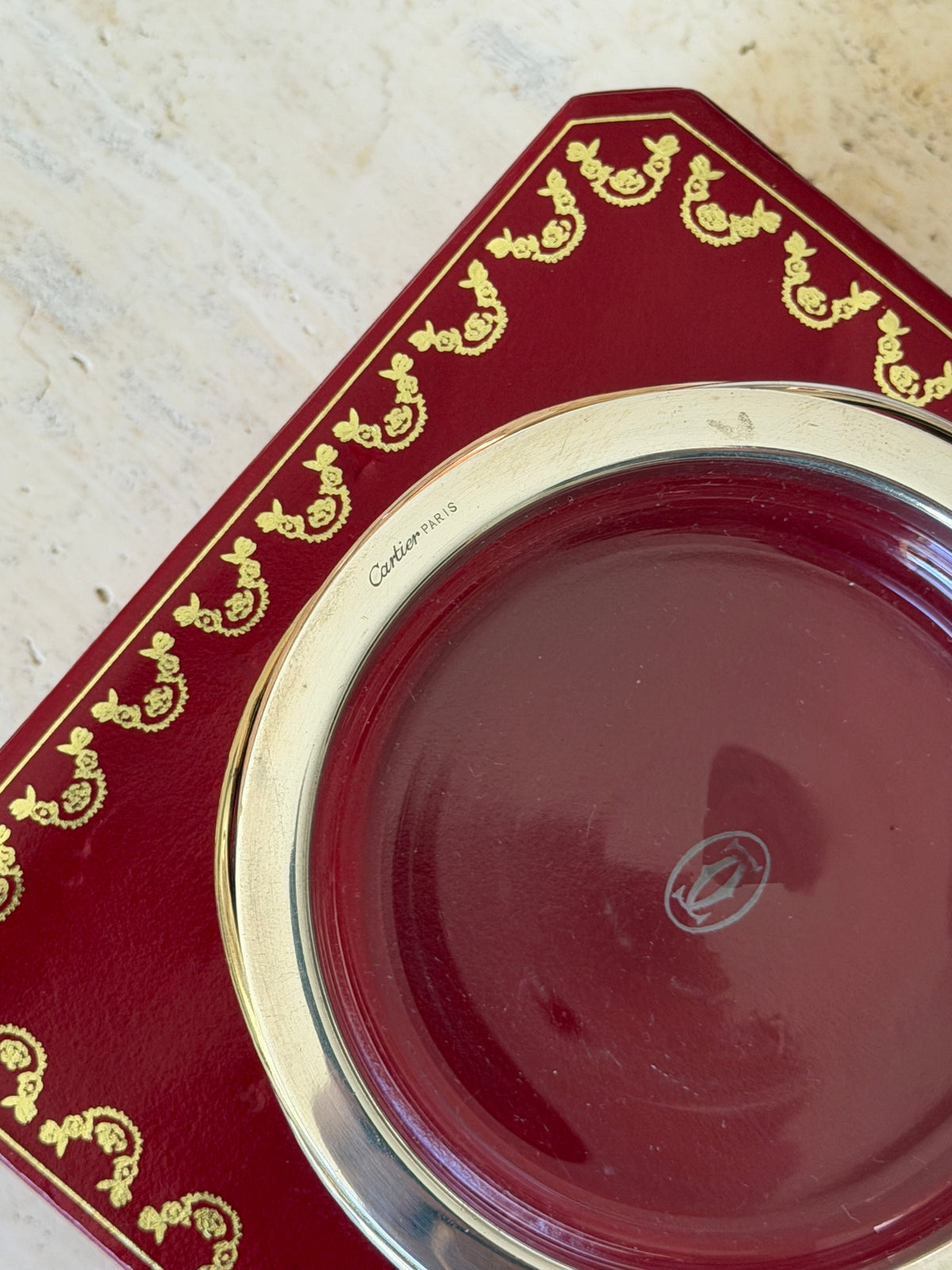 Close-up of the crystal dish&