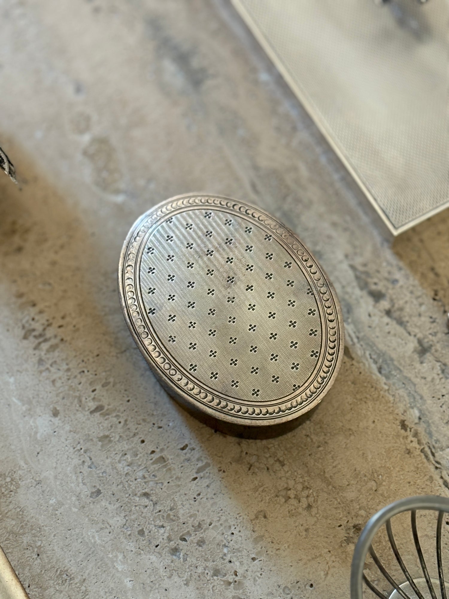 Deakin &amp; Francis Sterling Silver &amp; Tortoiseshell Oval Box - London | Collectors Gene