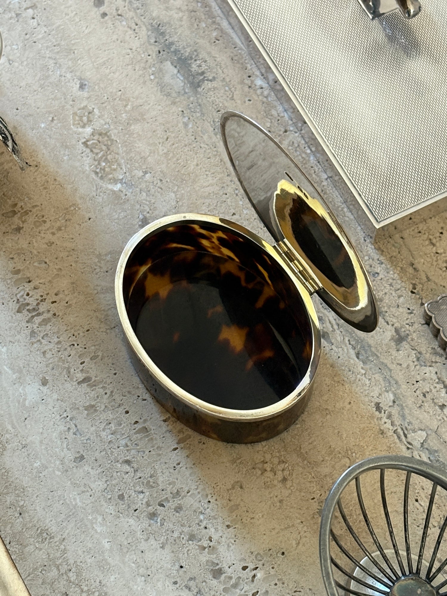 Deakin &amp; Francis Sterling Silver &amp; Tortoiseshell Oval Box - London | Collectors Gene