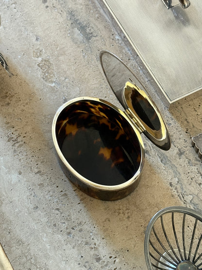 Deakin &amp; Francis Sterling Silver &amp; Tortoiseshell Oval Box - London | Collectors Gene