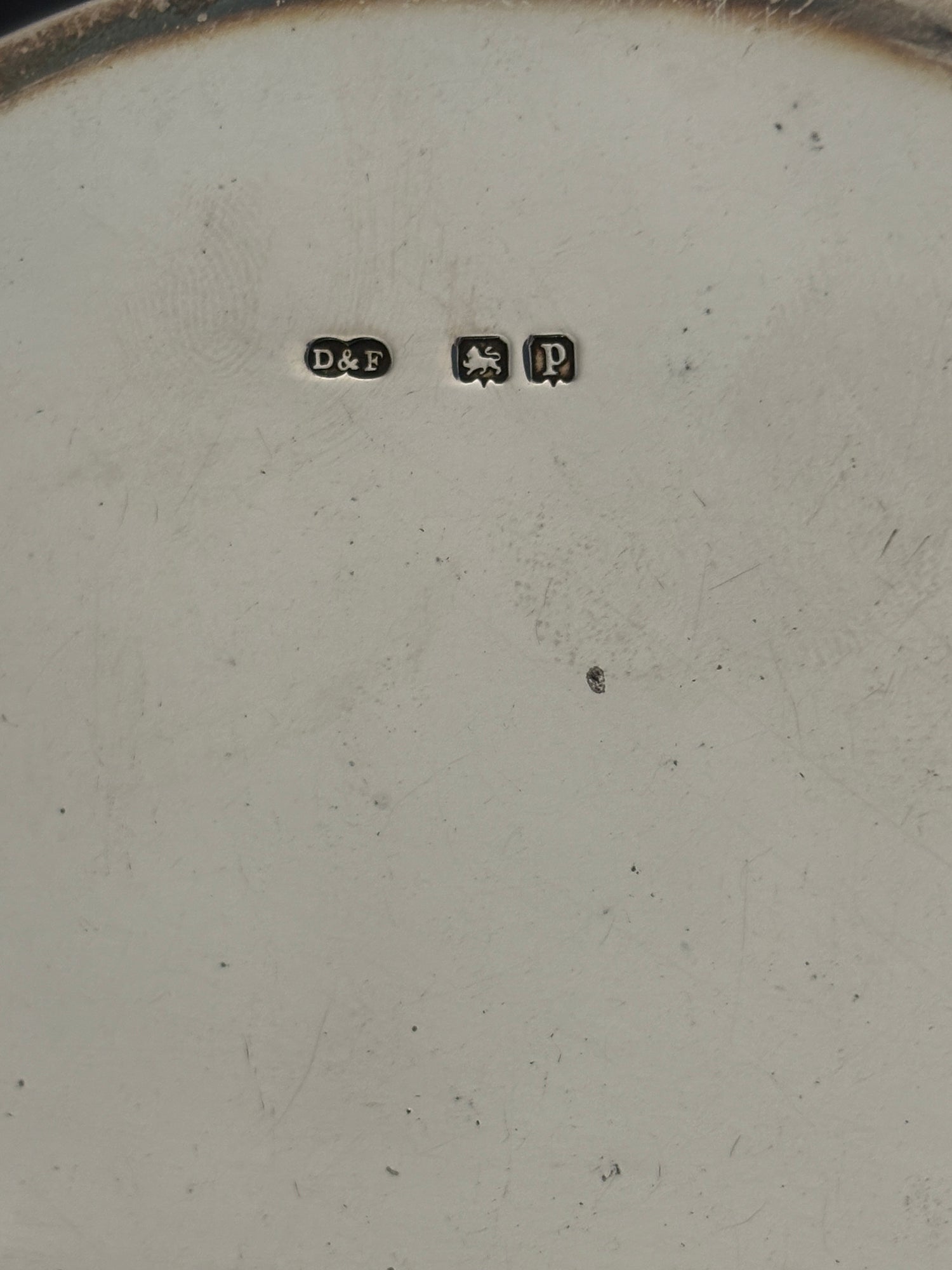 Deakin &amp; Francis Sterling Silver &amp; Tortoiseshell Oval Box - London | Collectors Gene