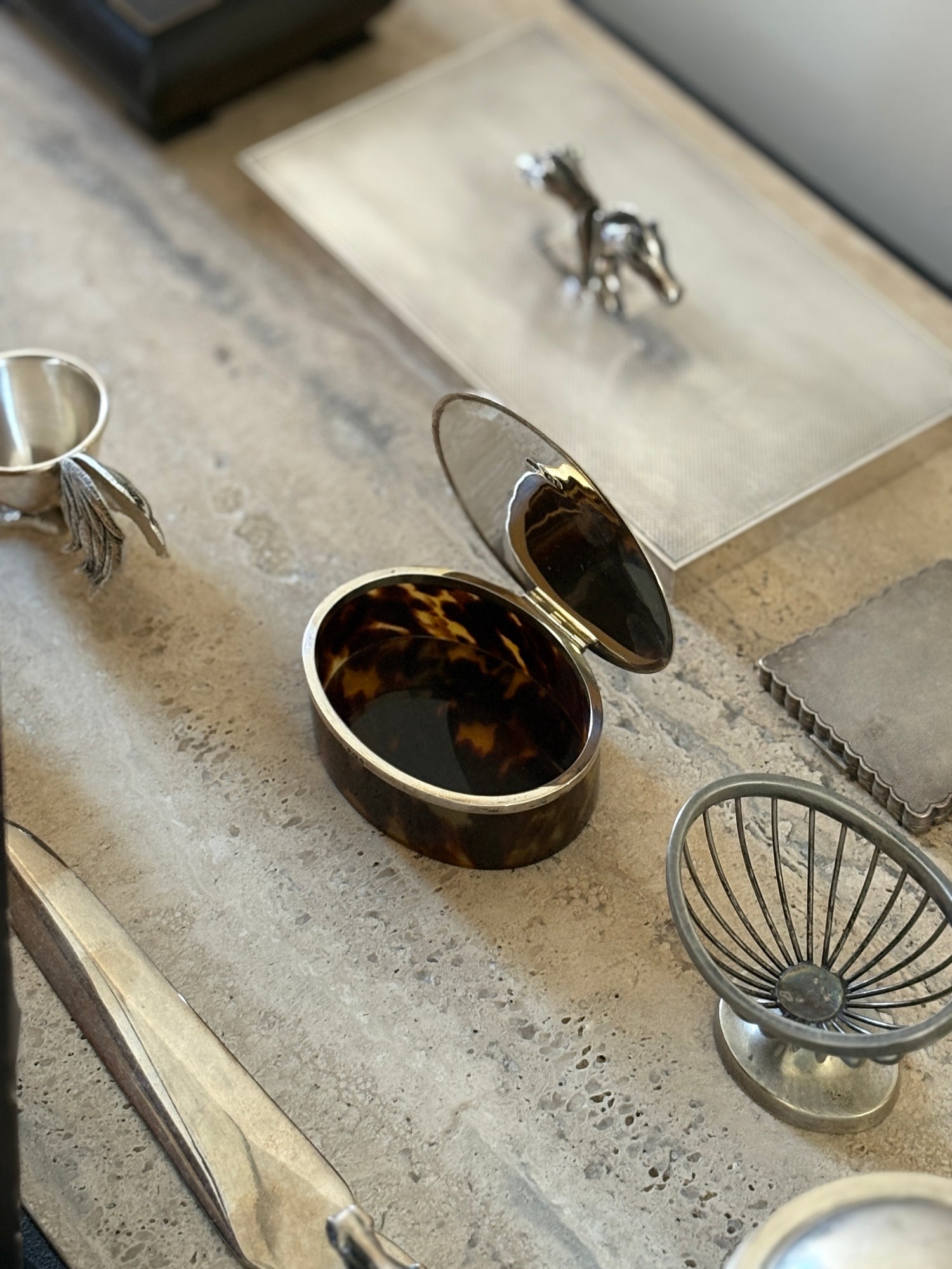 Deakin &amp; Francis Sterling Silver &amp; Tortoiseshell Oval Box - London | Collectors Gene