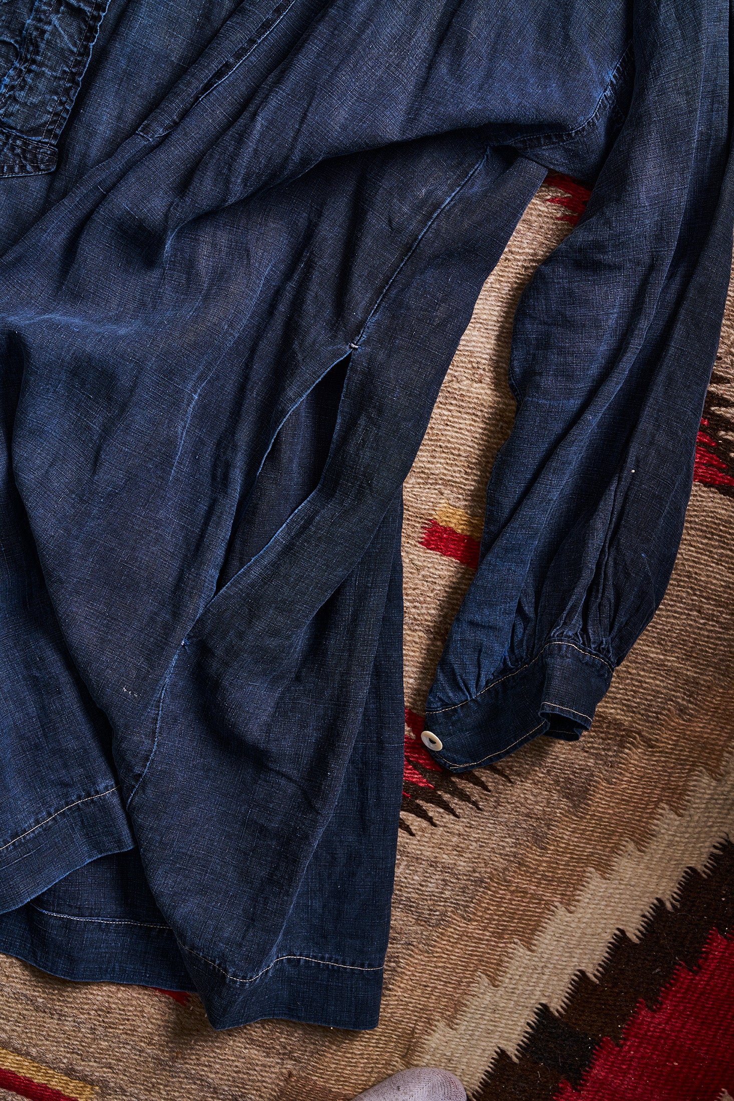 French Indigo Linen Smock Biaede | Doug Bihlmaier