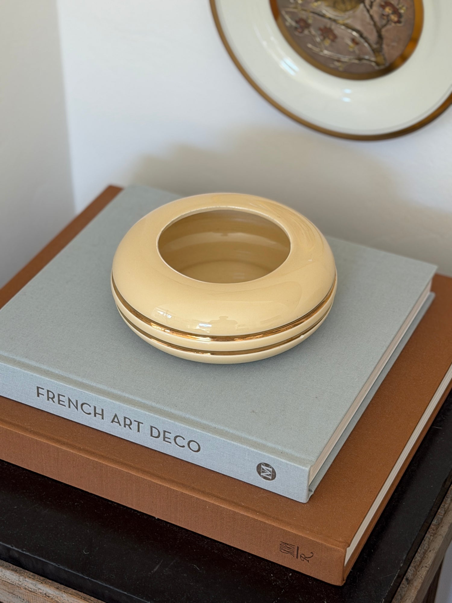 Angled perspective view of 6-inch vintage c.1960 Italian ceramic catchall bowl from Collectors Gene