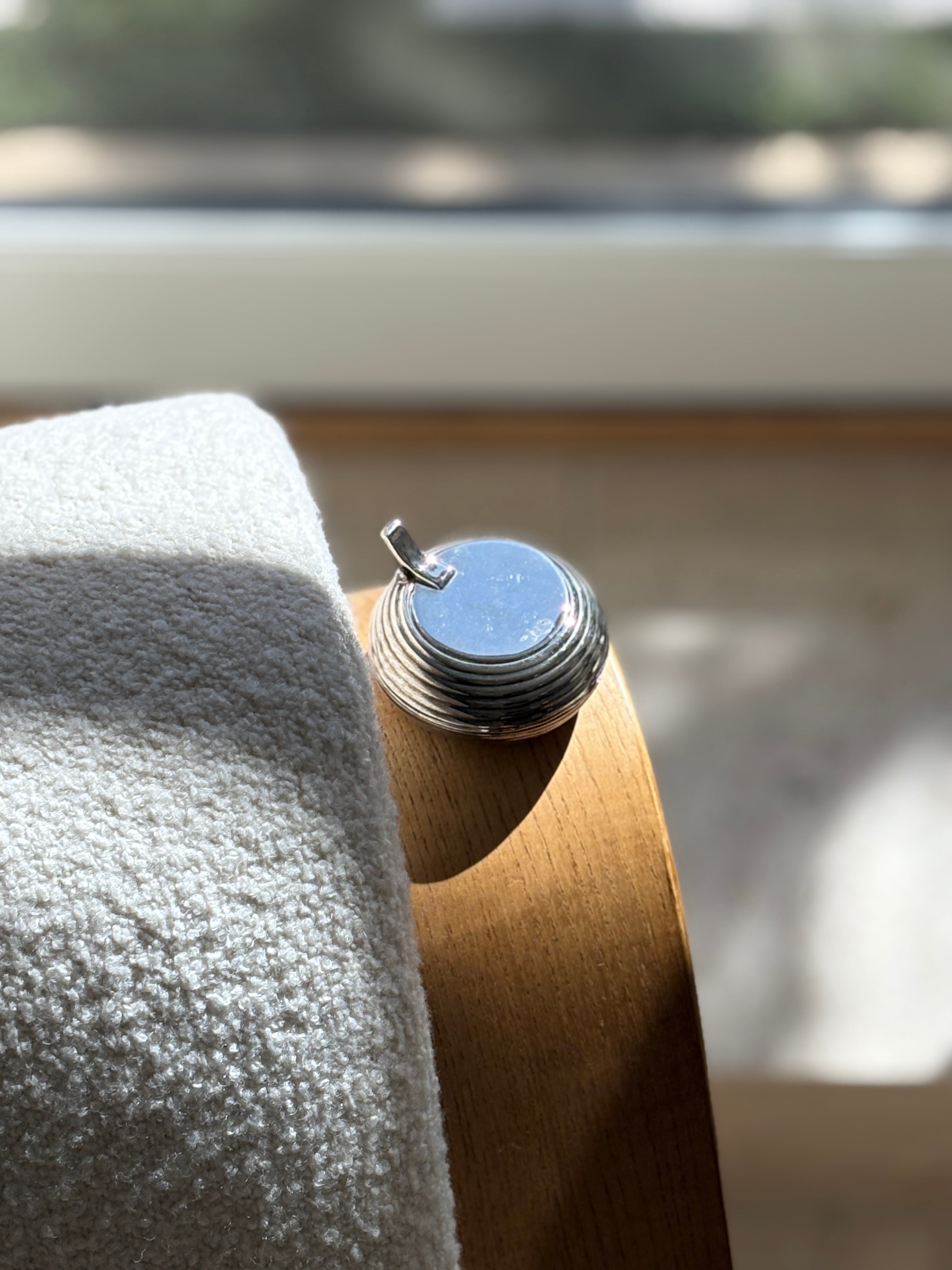 Italian Ribbed Round Hinged Lid Box - c. 1950s | Collectors Gene