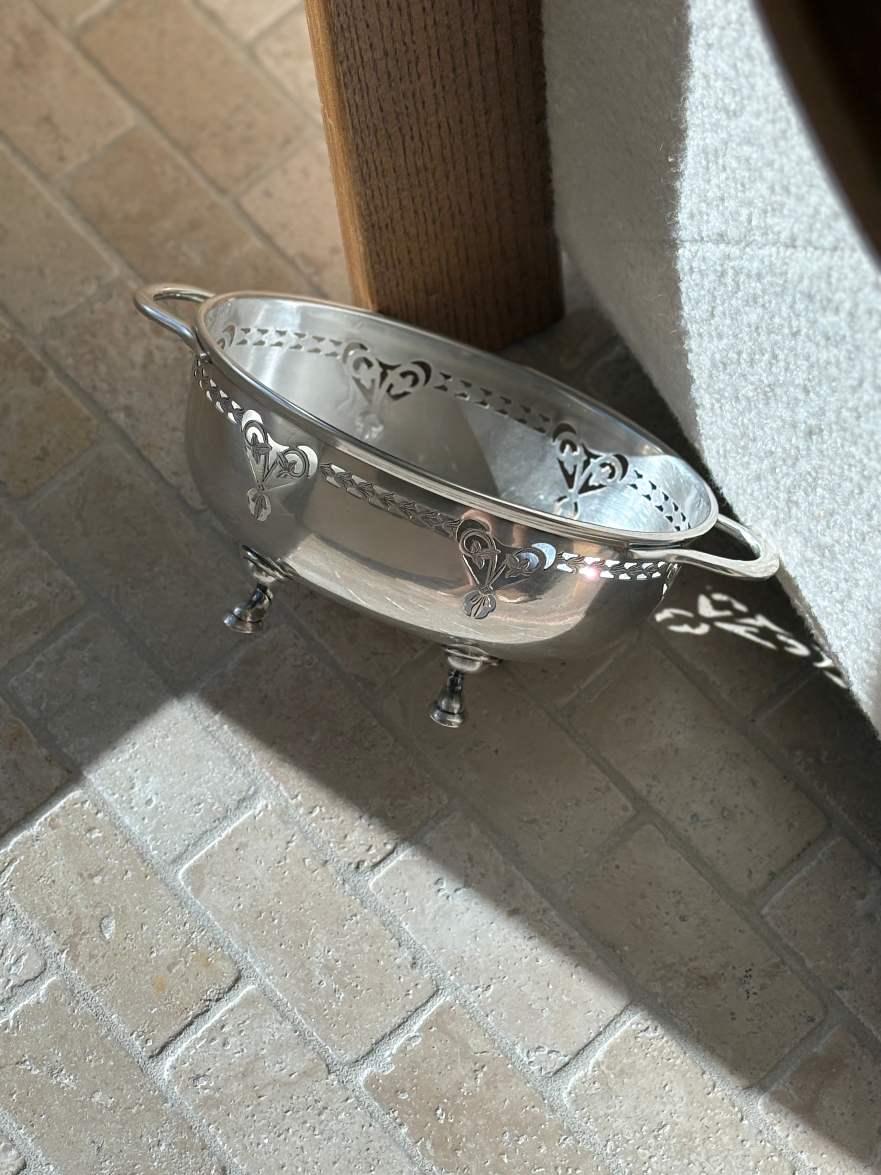 Pierced Silver Plated Footed Bowl by Walker &amp; Hall – Sheffield, England | Collectors Gene