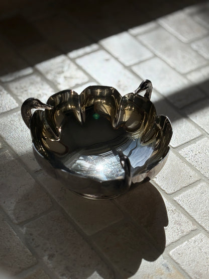 Scalloped Bowl with Duck Head Details in Silver Plate | Collectors Gene